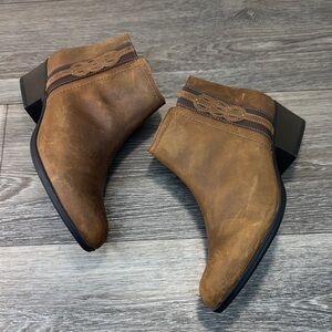 Clarks Brown Leather Ankle Boots woman’s 9.5 (j224)